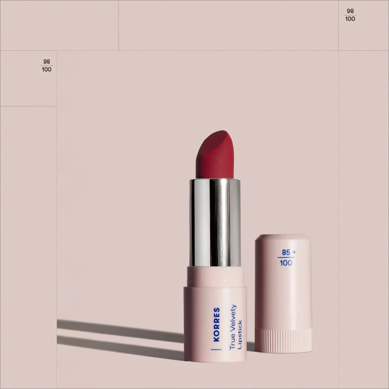 True Velvety Lipstick 55 Vivid Red - Image 5
